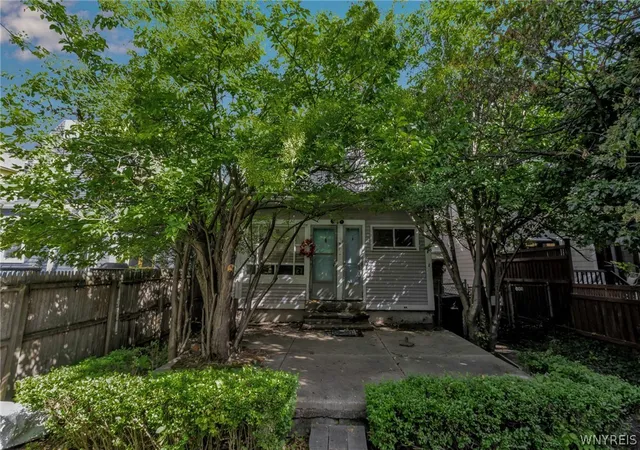 Homes for sale in Buffalo, NY | 34 Saint James Pl, Buffalo, NY 14222 | MLS# B1676810