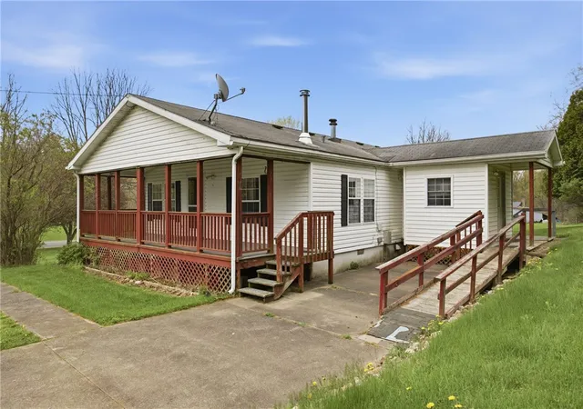 Homes for sale in Galen, NY | 823 Glover Rd, Galen, NY 14433 | MLS# R1677944