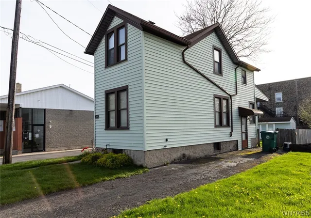 3rd image of 630 6Th St, Niagara Falls, NY 14301 | MLS# B1677975