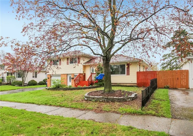 3rd image of 8 Caren Dr, Irondequoit, NY 14622 | MLS# R1677358