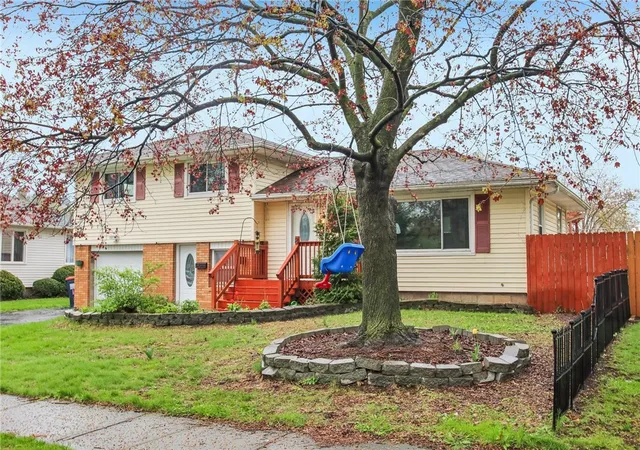5th image of 8 Caren Dr, Irondequoit, NY 14622 | MLS# R1677358