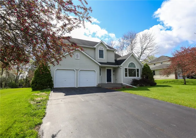 Homes for sale in Horseheads, NY | 11 Ambrose Dr, Horseheads, NY 14845 | MLS# R1675557