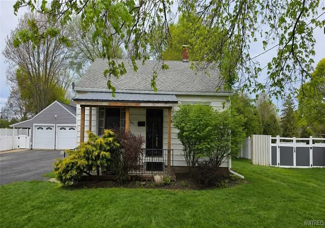 Homes for sale in Newfane, NY | 6071 Ketchum Ave, Newfane, NY 14108 | MLS# B1675447