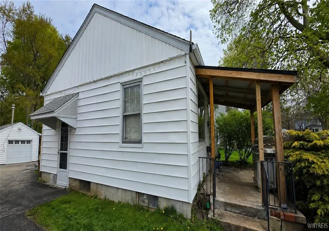 4th image of 6071 Ketchum Ave, Newfane, NY 14108 | MLS# B1675447