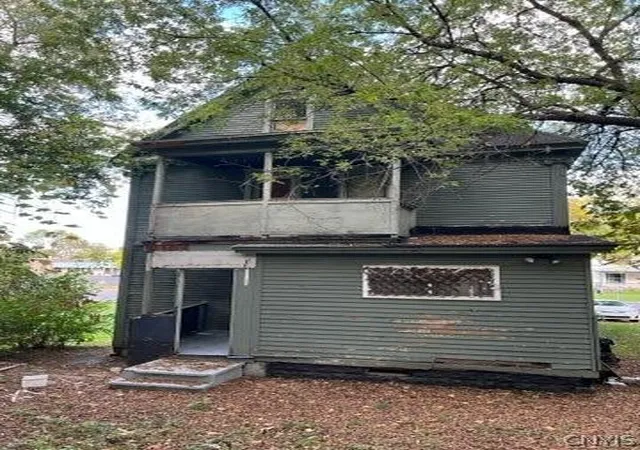 2nd image of 1322 S Ave, Syracuse, NY 13207