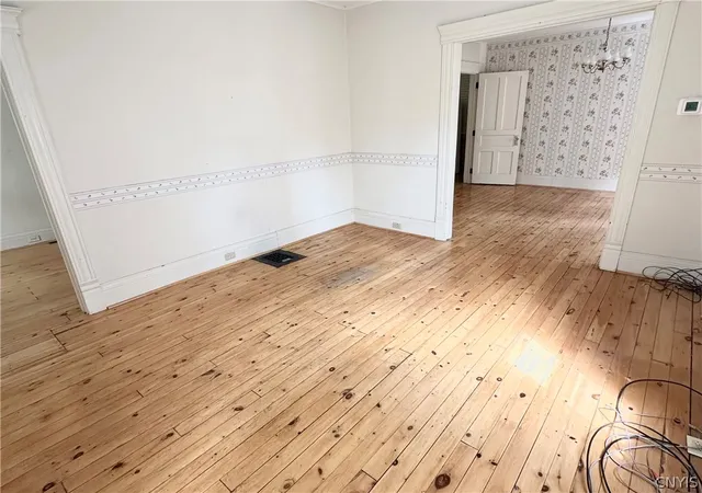 3rd image of 751 Allen St, Syracuse, NY 13210 | MLS# S1678066