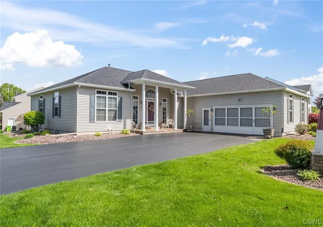 1st image of 132 Lorian Dr, Salina, NY 13212 | MLS# S1677957