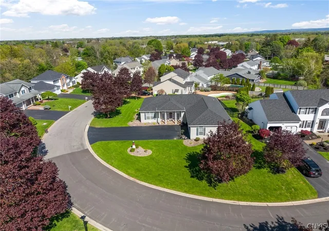 3rd image of 132 Lorian Dr, Salina, NY 13212 | MLS# S1677957