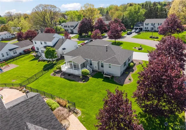 4th image of 132 Lorian Dr, Salina, NY 13212 | MLS# S1677957