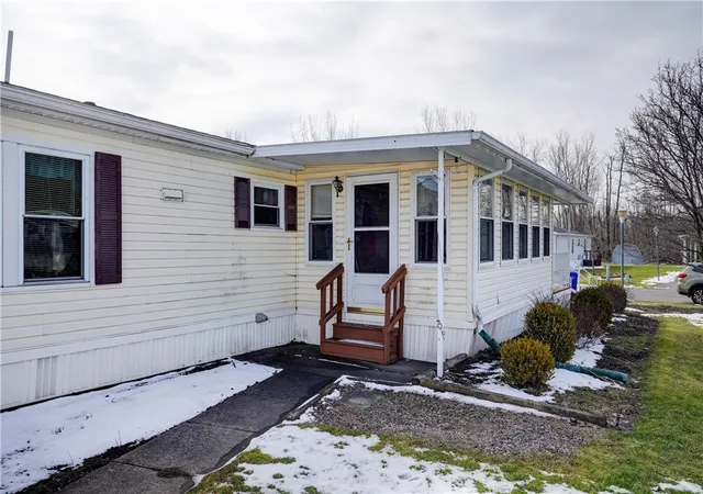 Homes for sale in Clarendon, NY | 534 Rockview Dr, Clarendon, NY 14470 | MLS# R1677663