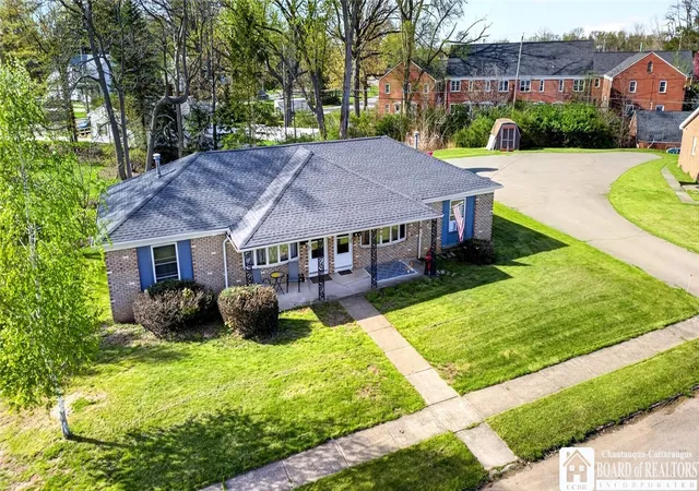 4th image of 1 Birchwood Dr, Pomfret, NY 14063 | MLS# R1678171