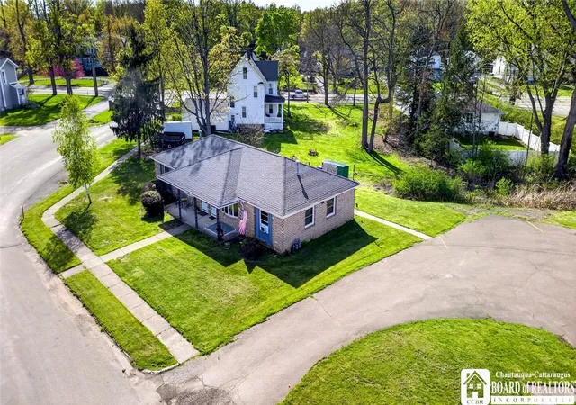 5th image of 1 Birchwood Dr, Pomfret, NY 14063 | MLS# R1678171