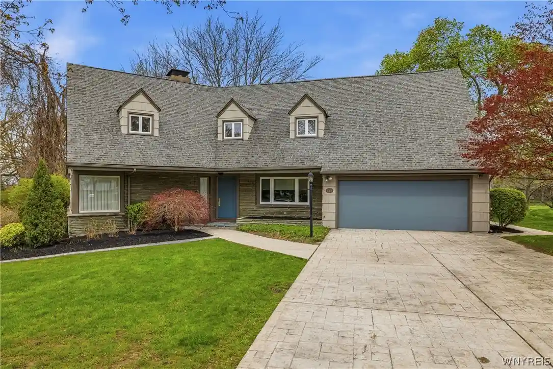 Photo 1 of Sale Pending at 465 Fort Gray Dr, Lewiston, NY 14092 | MLS# B1676735 | Listing updated on 2026-10-03