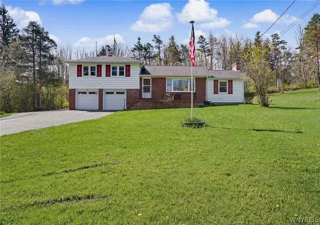 1st image of 1599 Hubbard Rd, East Aurora, NY 14052 | MLS# B1673897