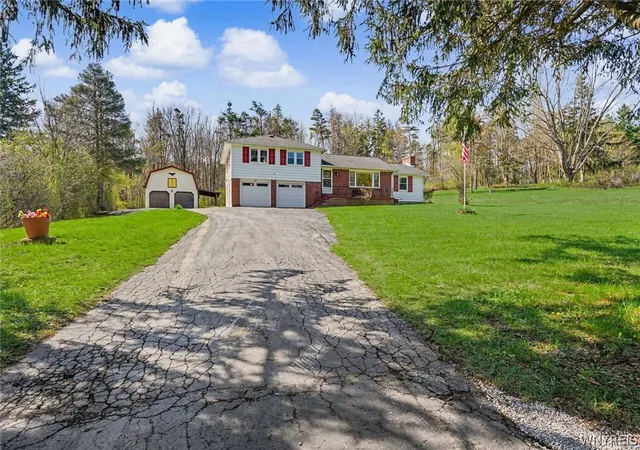 3rd image of 1599 Hubbard Rd, East Aurora, NY 14052 | MLS# B1673897