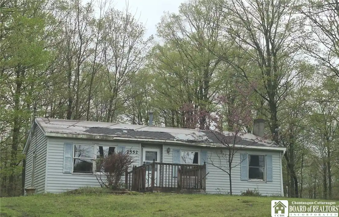 Photo 1 of Single family home for sale at 2552 Thornton Rd, Sinclairville, NY 14782 | MLS# R1678091 | Listing updated on 2026-10-21