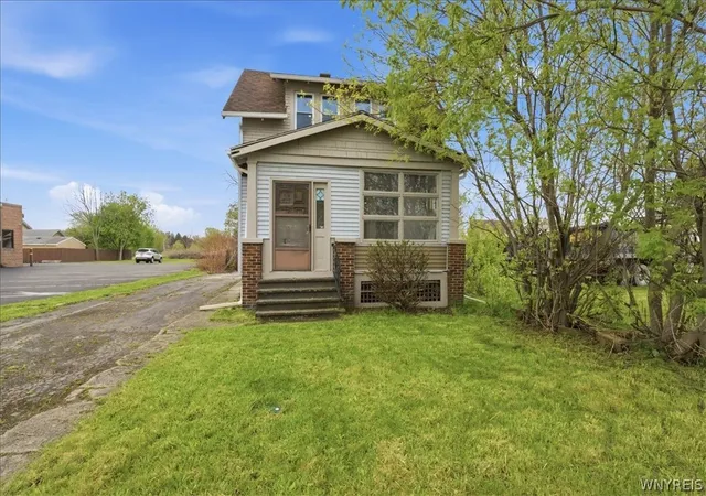 Homes for sale in Lancaster, NY | 5041 Broadway, Lancaster, NY 14043 | MLS# B1678189