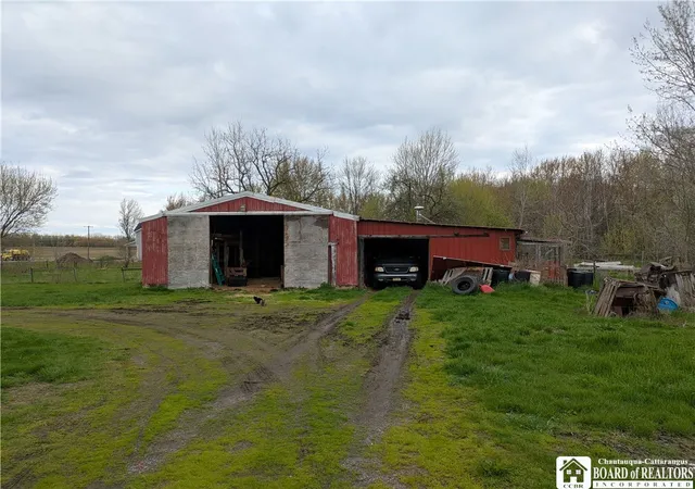 4th image of 2247 Hess Rd, Newfane, NY 14008 | MLS# R1678351