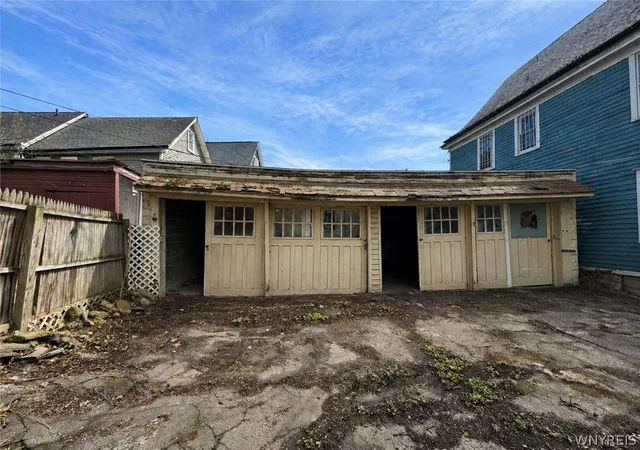Homes for sale in Buffalo, NY | 335 Bird Ave, Buffalo, NY 14213 | MLS# B1677764