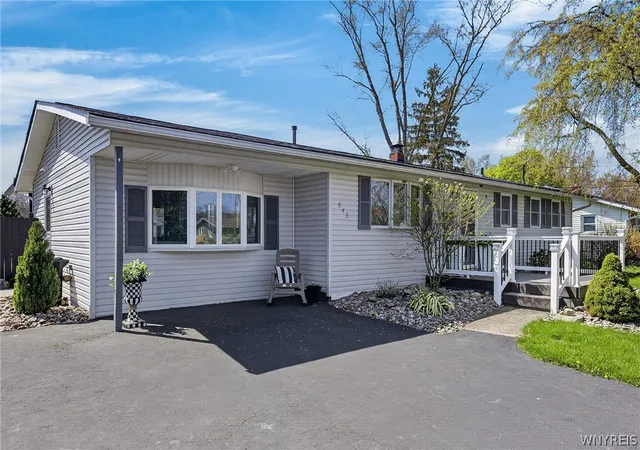 Homes for sale in Porter, NY | 545 Northfield, Porter, NY 14174 | MLS# B1678397