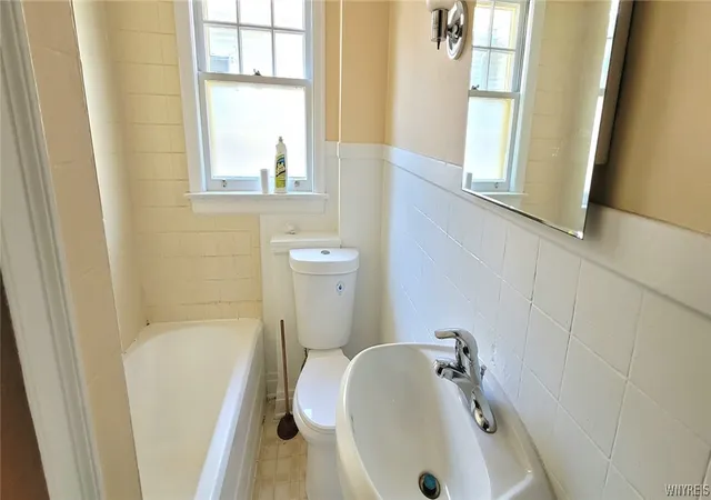 Homes for sale in Niagara Falls, NY | 323 Portage Rd, Niagara Falls, NY 14303 | MLS# B1678464