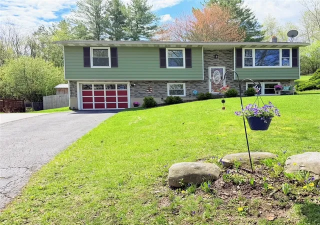 Photo 1 of Sale Pending at 8 Briggs Dr, Auburn, NY 13021 | MLS# R1677237 | Listing updated on 2026-06-17