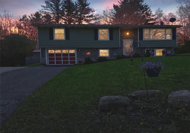 Photo 2 of Sale Pending at 8 Briggs Dr, Auburn, NY 13021 | MLS# R1677237 | Listing updated on 2026-06-17