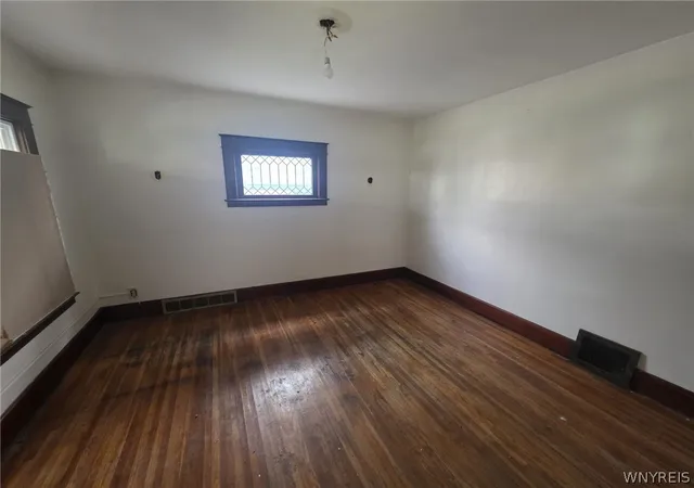 2nd image of 543 25th St, Niagara Falls, NY 14301 | MLS# B1671766
