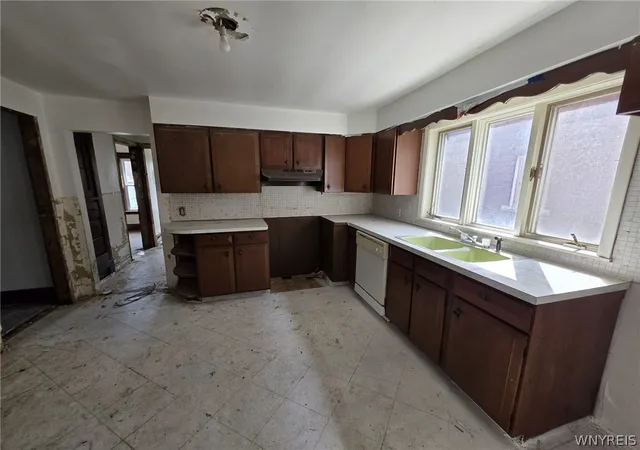 3rd image of 543 25Th St, Niagara Falls, NY 14301 | MLS# B1671766