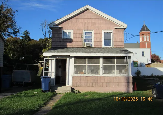 Homes for sale in Lyons, NY | 86 Water St, Lyons, NY 14489 | MLS# R1678128
