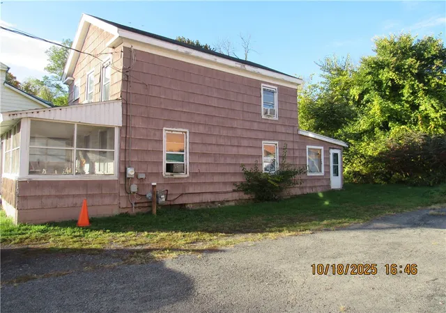 Homes for sale in Lyons, NY | 86 Water St, Lyons, NY 14489 | MLS# R1678128