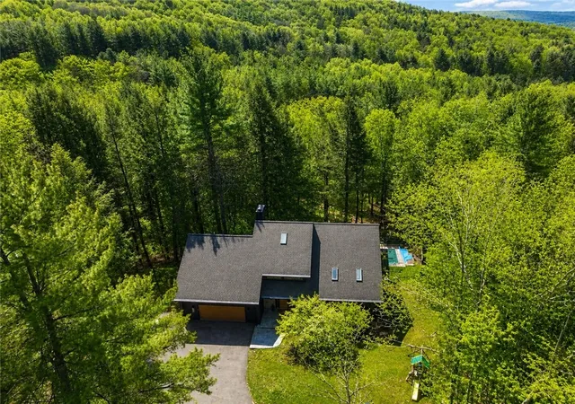 4th image of 212 Meeker Rd, Vestal, NY 13850 | MLS# R1678577