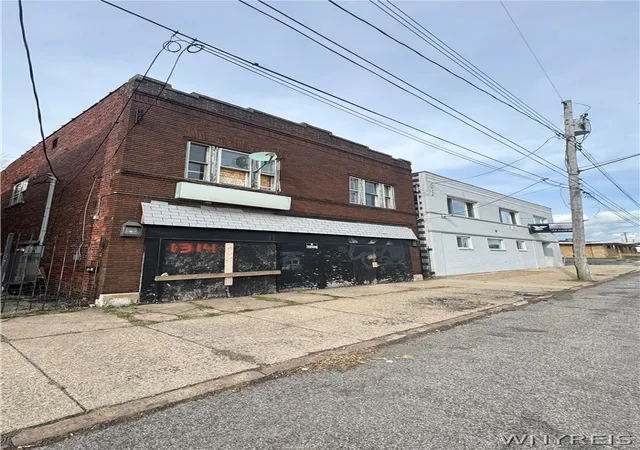 Homes for sale in Niagara Falls, NY | 1314 Niagara St, Niagara Falls, NY 14303 | MLS# B1678594
