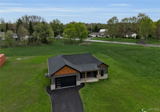 Homes for sale in Lockport Town, NY | 5597 Stone Rd, Lockport Town, NY 14094 | MLS# B1677415