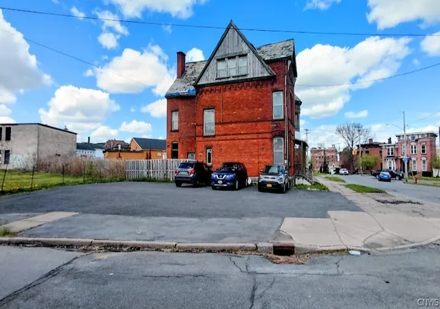 7th image of 1025 Park Ave, Utica, NY 13501 | MLS# S1678317