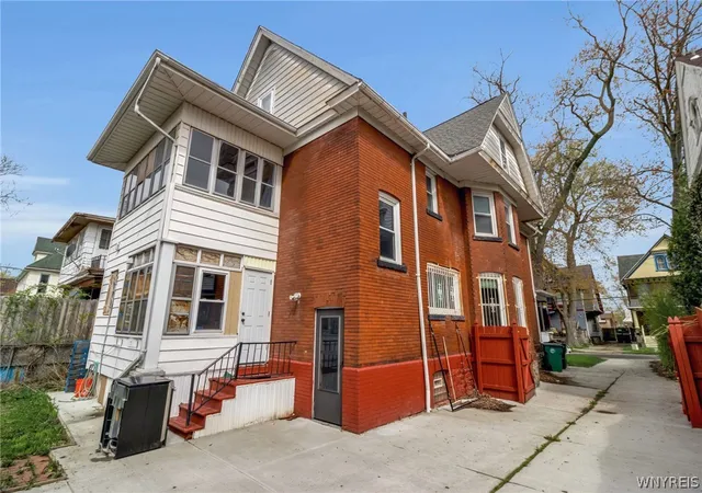 3rd image of 699 Chilton Ave, Niagara Falls, NY 14301 | MLS# B1676728