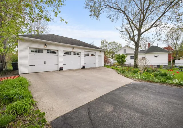 Homes for sale in Seneca Falls, NY | 70 Cayuga St, Seneca Falls, NY 13148 | MLS# R1677474