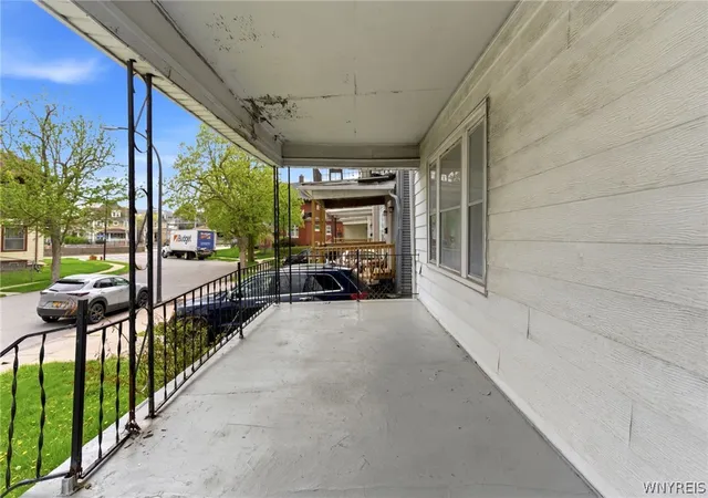 3rd image of 208 Loring Ave, Buffalo, NY 14214 | MLS# B1678628