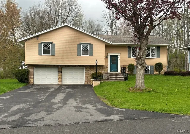 Photo 3 of Sale Pending at 531 Cedarbrook Crescent, Utica, NY 13502 | MLS# S1678680 | Listing updated on 2026-06-26