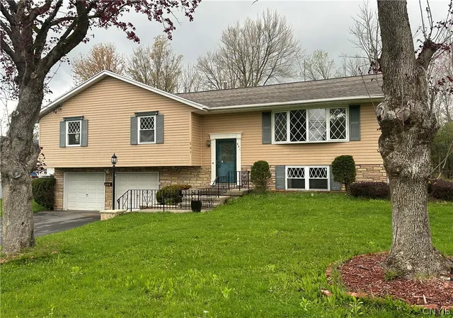 Photo 4 of Sale Pending at 531 Cedarbrook Crescent, Utica, NY 13502 | MLS# S1678680 | Listing updated on 2026-06-26