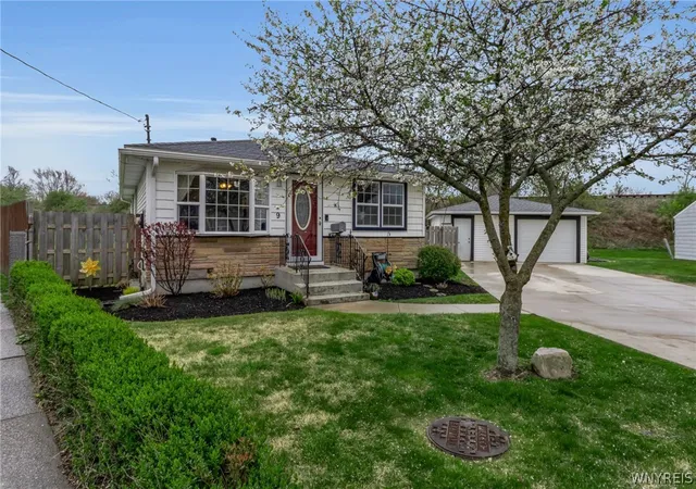 Homes for sale in Lackawanna, NY | 9 Smith Dr, Lackawanna, NY 14218 | MLS# B1678720