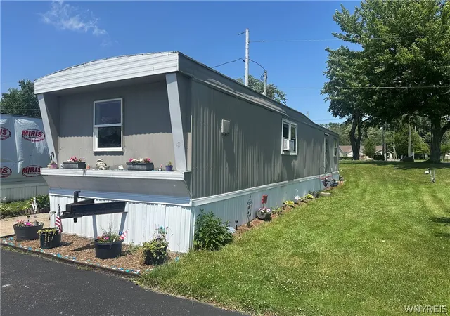Homes for sale in Wheatfield, NY | 2080 River Rd #79, Wheatfield, NY 14304 | MLS# B1678826