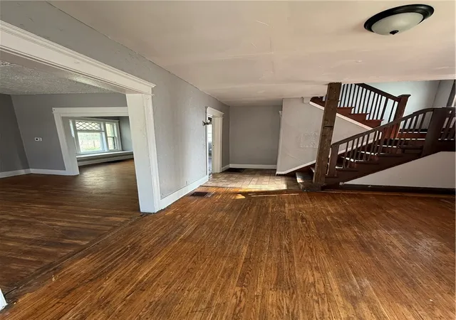 2nd image of 289 Emerson St, Rochester, NY 14613 | MLS# R1678839