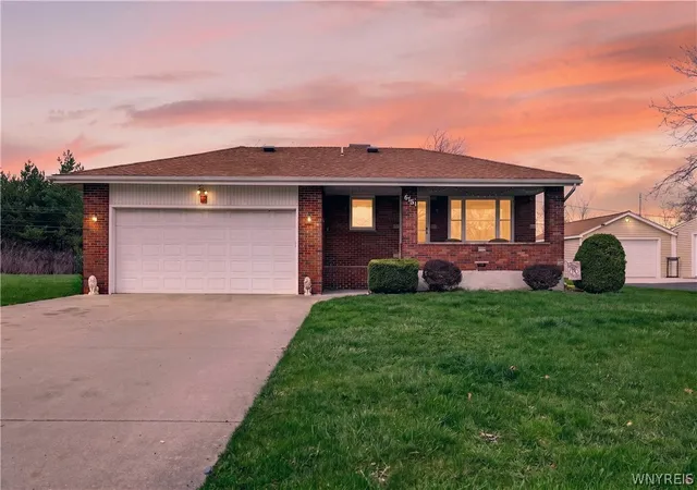 1st image of 6151 N Whitham Dr, Niagara Falls, NY 14304 | MLS# B1675547