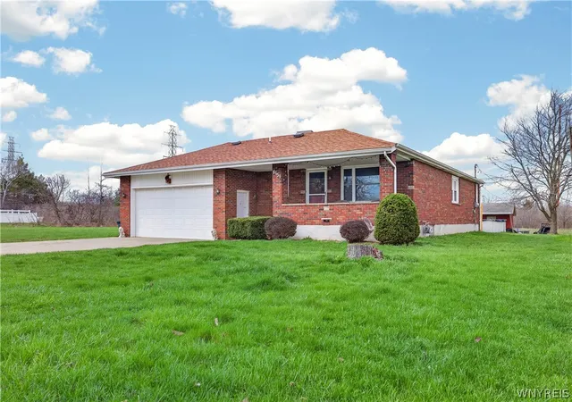 2nd image of 6151 N Whitham Dr, Niagara Falls, NY 14304 | MLS# B1675547