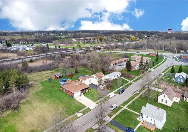 40th image of 6151 N Whitham Dr, Niagara Falls, NY 14304 | MLS# B1675547
