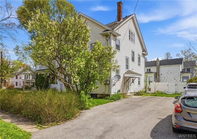 4th image of 342 East Ave, Lockport City, NY 14094 | MLS# B1678692