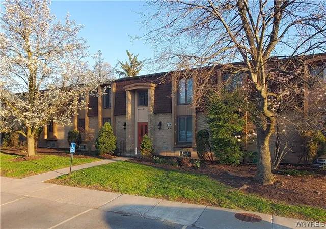 Homes for sale in Amherst, NY | 175 Charter Oaks Dr #2, Amherst, NY 14228 | MLS# B1676107