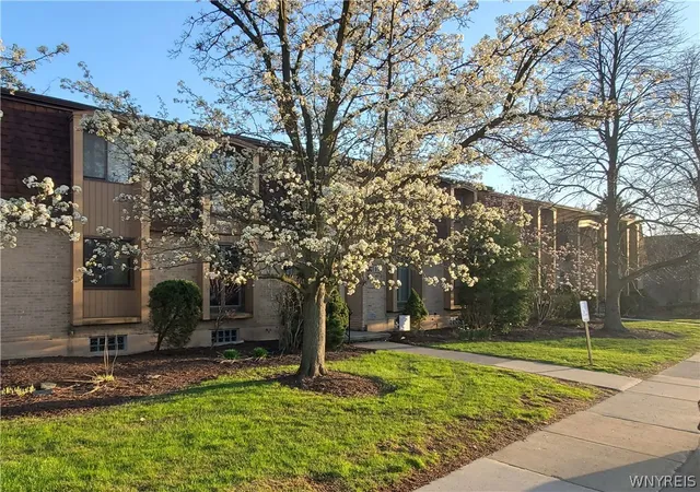 Homes for sale in Amherst, NY | 175 Charter Oaks Dr #2, Amherst, NY 14228 | MLS# B1676107