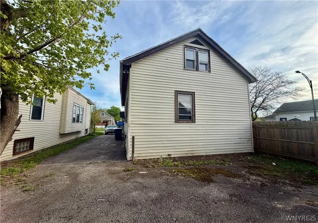 Homes for sale in Buffalo, NY | 484 Dartmouth Ave, Buffalo, NY 14215 | MLS# B1678491